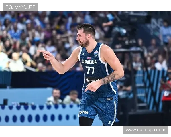 艾顿盛赞东契奇与里夫斯手感火热称对手面对他们如同在毒药中抉择